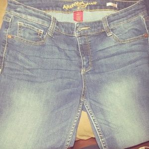 Jeans size 11 short